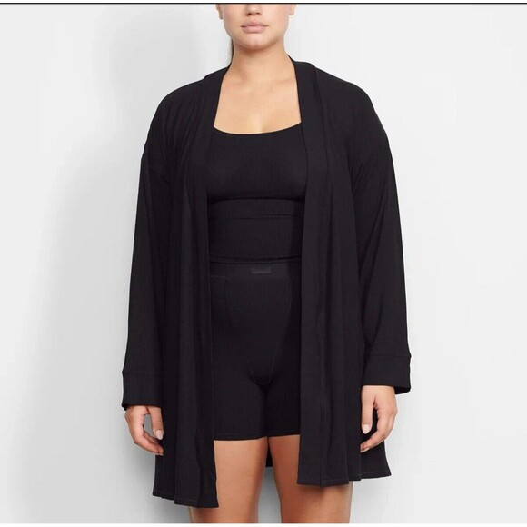 Skims soft lounge short robe - Picture 1 of 3